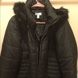 Black down coat (mid length) with fur hood